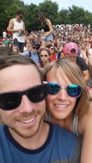 Hanging out on Osheaga hill - notice the backwards hat and crop top/short shorts in my near vicinity.