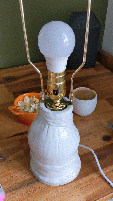 a gif of turning the lamp on and off