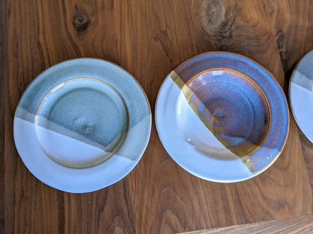 Comparing to pottery plates on different clay bodies with the same glazes